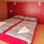 Cube By The River Апартаменти *