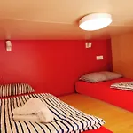 Cube By The River Апартаменти *