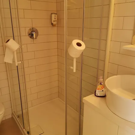 Cube By The River לובליאנה