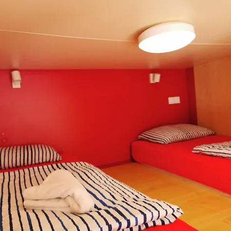 Cube By The River דירה *