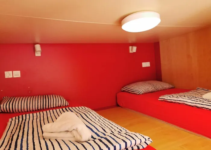 Cube By The River Apartment *